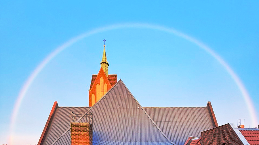 Regenbogen über der Reformationskirche